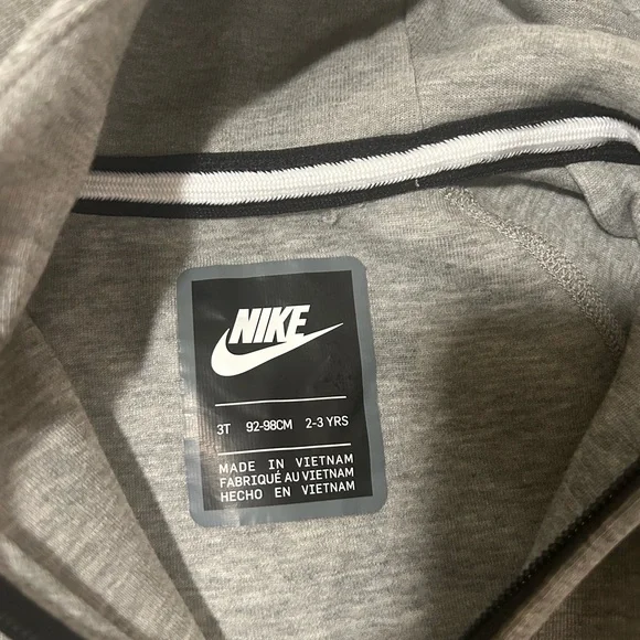 Worn 2X Nike Tech Kids' Gray and Black Hoodie & Sweat Set - Size 3T - Picture 4 of 10